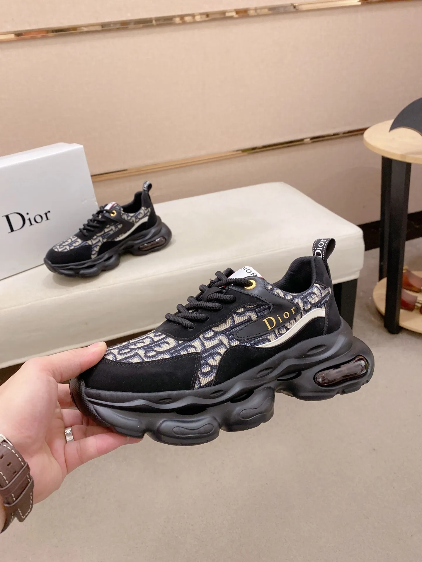 Men's shoes💰 462💰🇮🇹🇮🇹Dior d The new model is on sale at the same time at the counter. The upper 🇮🇹 is imported Italian first-layer cowhide, and the lining is fully imported sheepskin 💪💪. It is a complete 1⃣️ to 1⃣️ replica 🇮🇹💪💪, ⚠ Sole: The original sole is specially provided by the original factory. The exclusive movable molded sole is super comfortable. ⚠Original factory single goods, 🔍🔍high quality, you can enter and leave the counter at will, welcome to compare⚠. Code number:38-44
